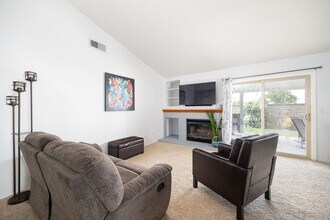 4817 Glenhaven Dr in Oceanside, CA - Building Photo - Building Photo