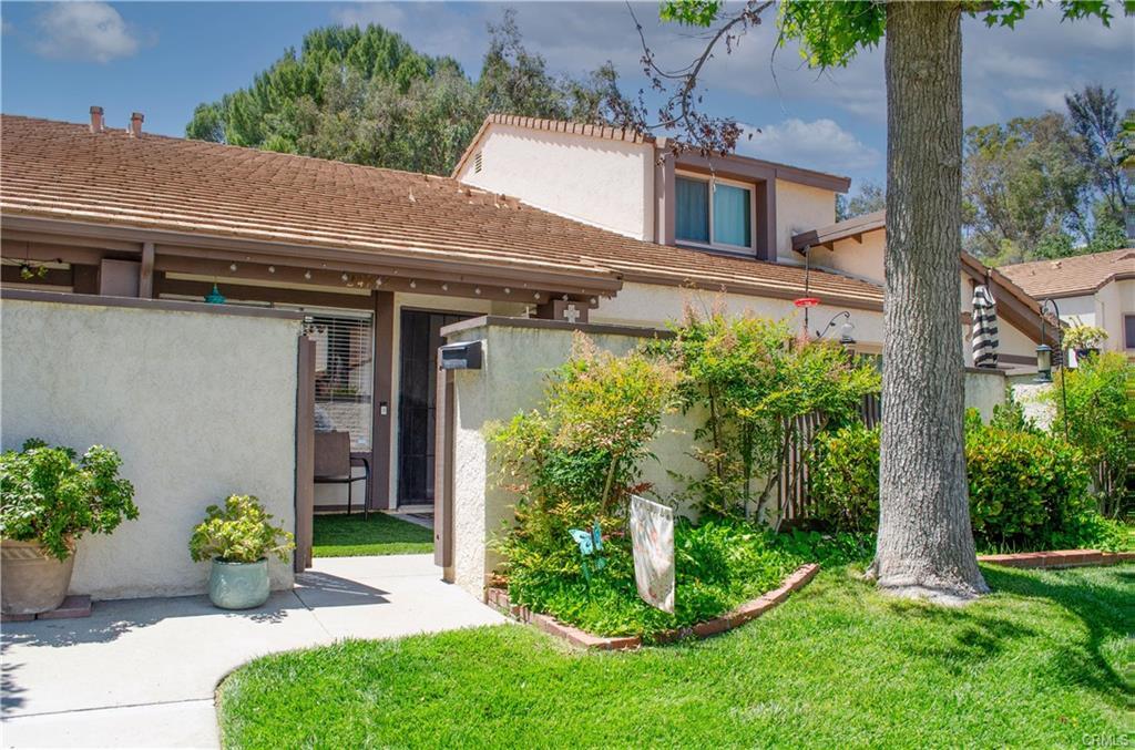 24717 Sand Wedge Ln in Santa Clarita, CA - Building Photo