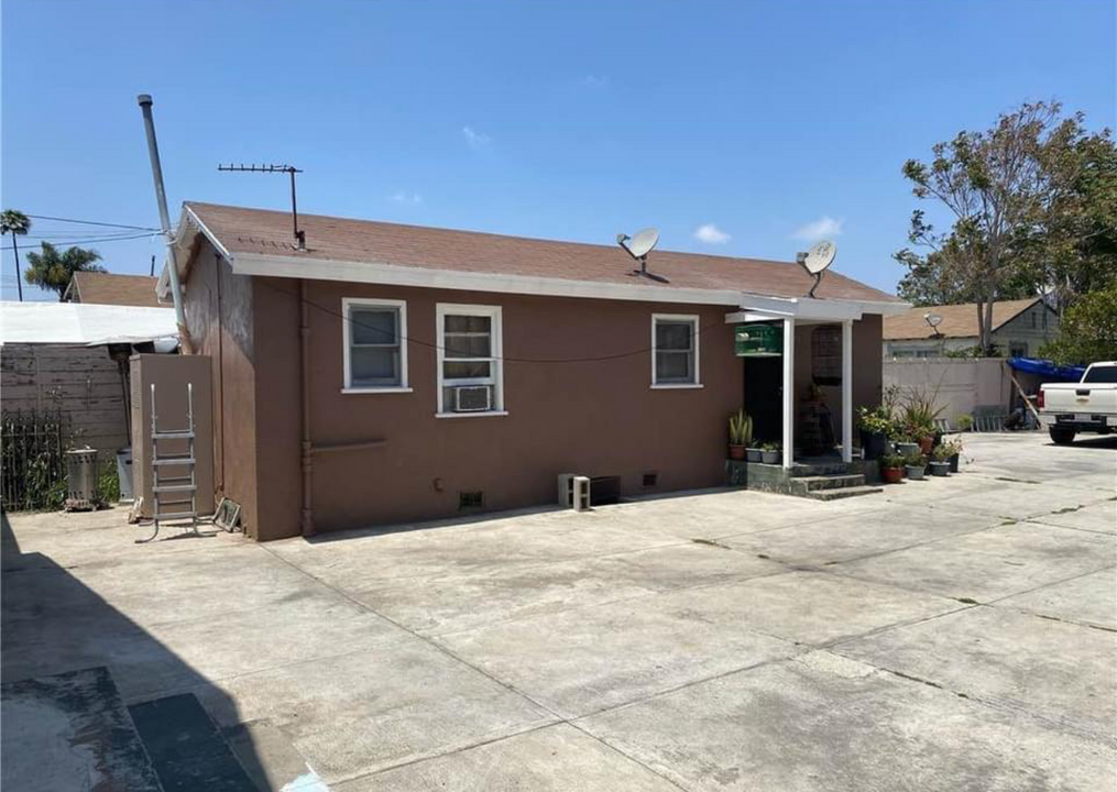 2103 E 124th St, Unit 2103 in Compton, CA - Building Photo