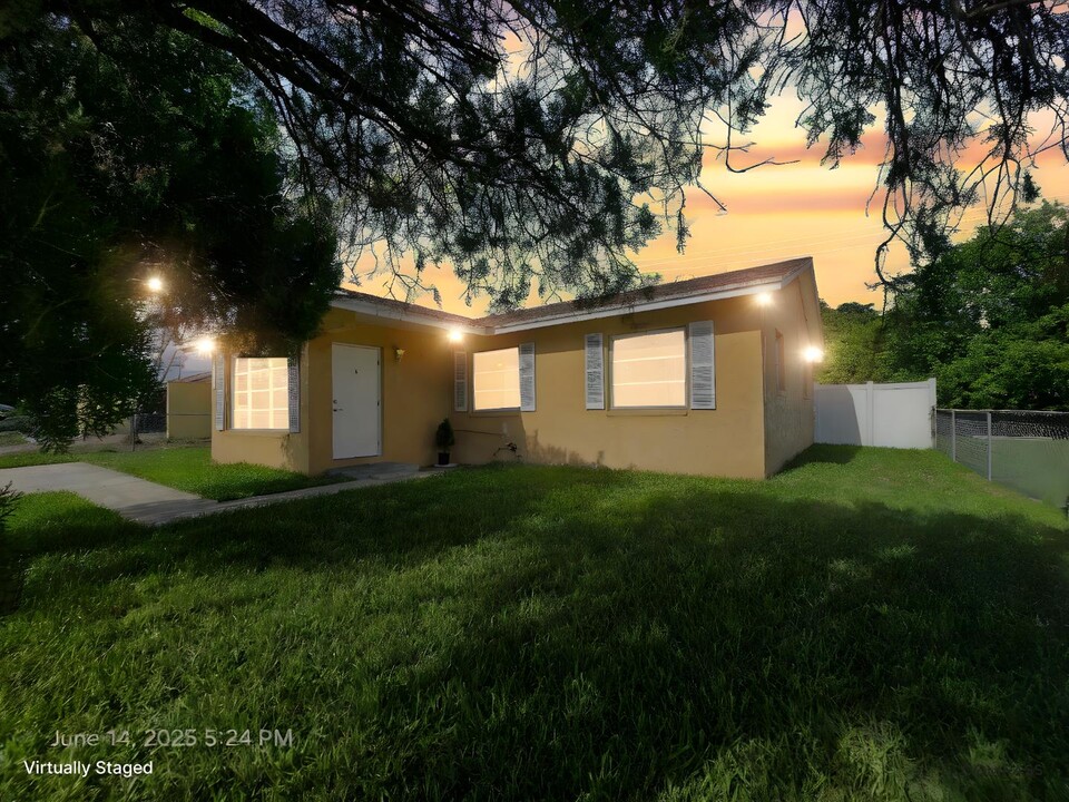 3530 S 55th Ave in Greenacres, FL - Building Photo