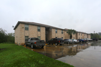 Lakeview Apartments in Brownsville, TX - Building Photo - Building Photo