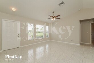 2122 SE 8th Pl in Cape Coral, FL - Building Photo - Building Photo