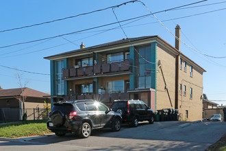 217 Pannahill Rd in Toronto, ON - Building Photo - Building Photo