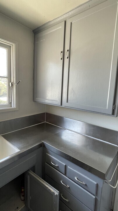 2477 Silver Lake Blvd in Los Angeles, CA - Building Photo