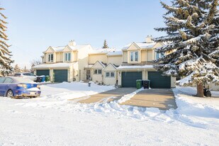 781 Sandringham Pl NW in Calgary, AB - Building Photo