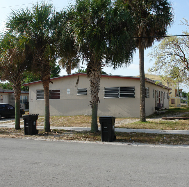 2760-2772 SW 1st St in Fort Lauderdale, FL - Building Photo - Building Photo