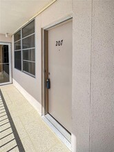 7645 Sun Island Dr S, Unit 207 in South Pasadena, FL - Building Photo - Building Photo