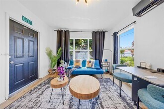 910 NE 81st St in Miami, FL - Building Photo - Building Photo