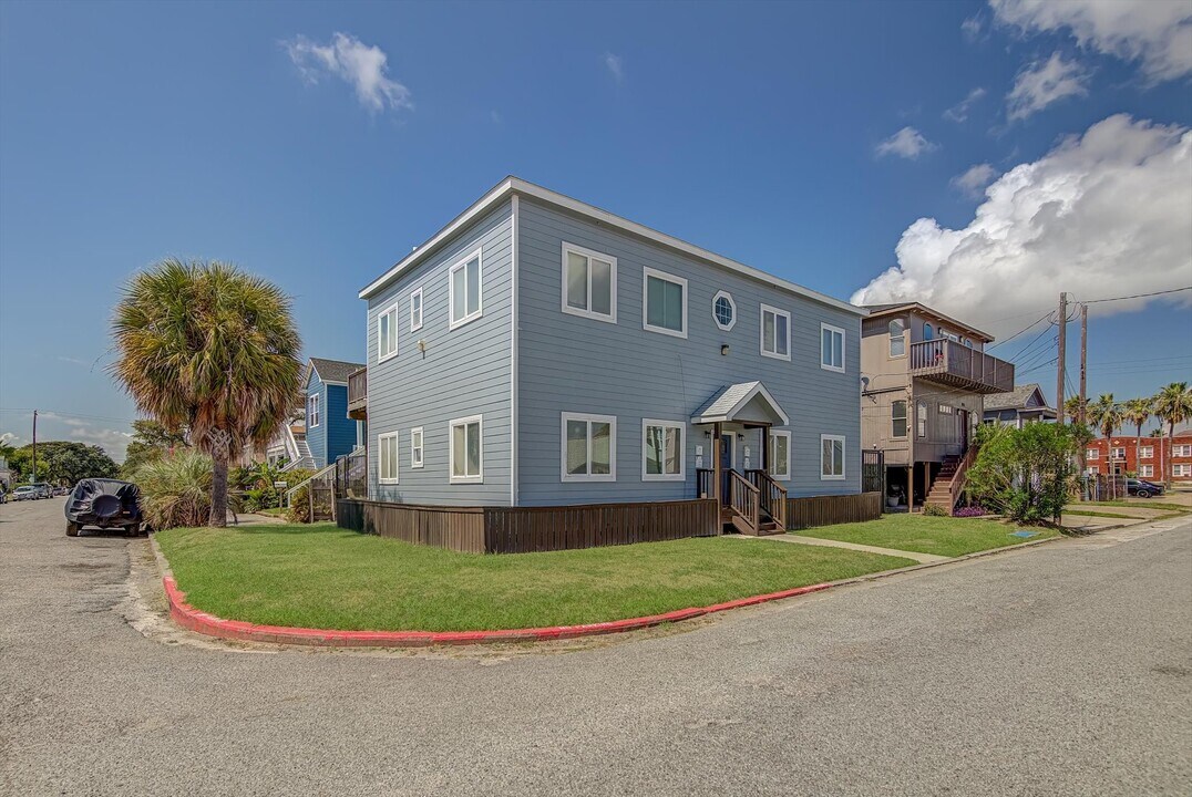 1017 11th St in Galveston, TX - Building Photo