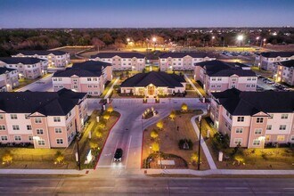 55 Fifty at Northwest Crossing in Houston, TX - Foto de edificio - Building Photo