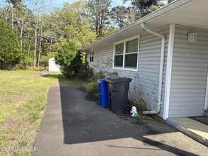 45 Yellowstone Dr in Toms River, NJ - Building Photo - Building Photo