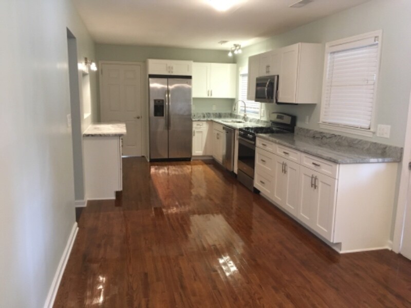 215 Cardinal Dr in Summerville, SC - Building Photo