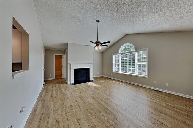 42 Oak Springs Ln in Dallas, GA - Building Photo - Building Photo