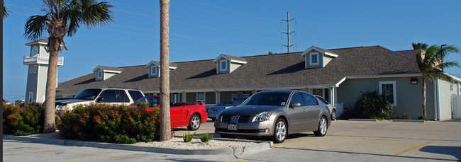 Palm Bay Breeze Condo in Corpus Christi, TX - Building Photo - Building Photo