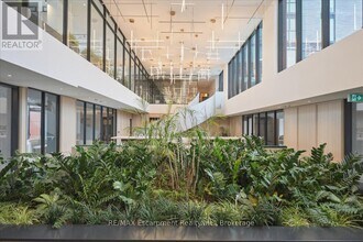 3079 Trafalgar Rd in Oakville, ON - Building Photo - Building Photo