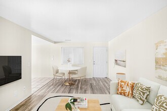 1005 E Ave R in Palmdale, CA - Building Photo - Building Photo