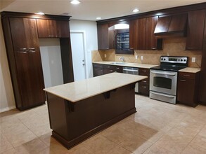 343 Windsor Square in Alvin, TX - Foto de edificio - Building Photo