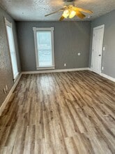 323 1st Ave S, Unit 03 in Kent, WA - Building Photo - Building Photo