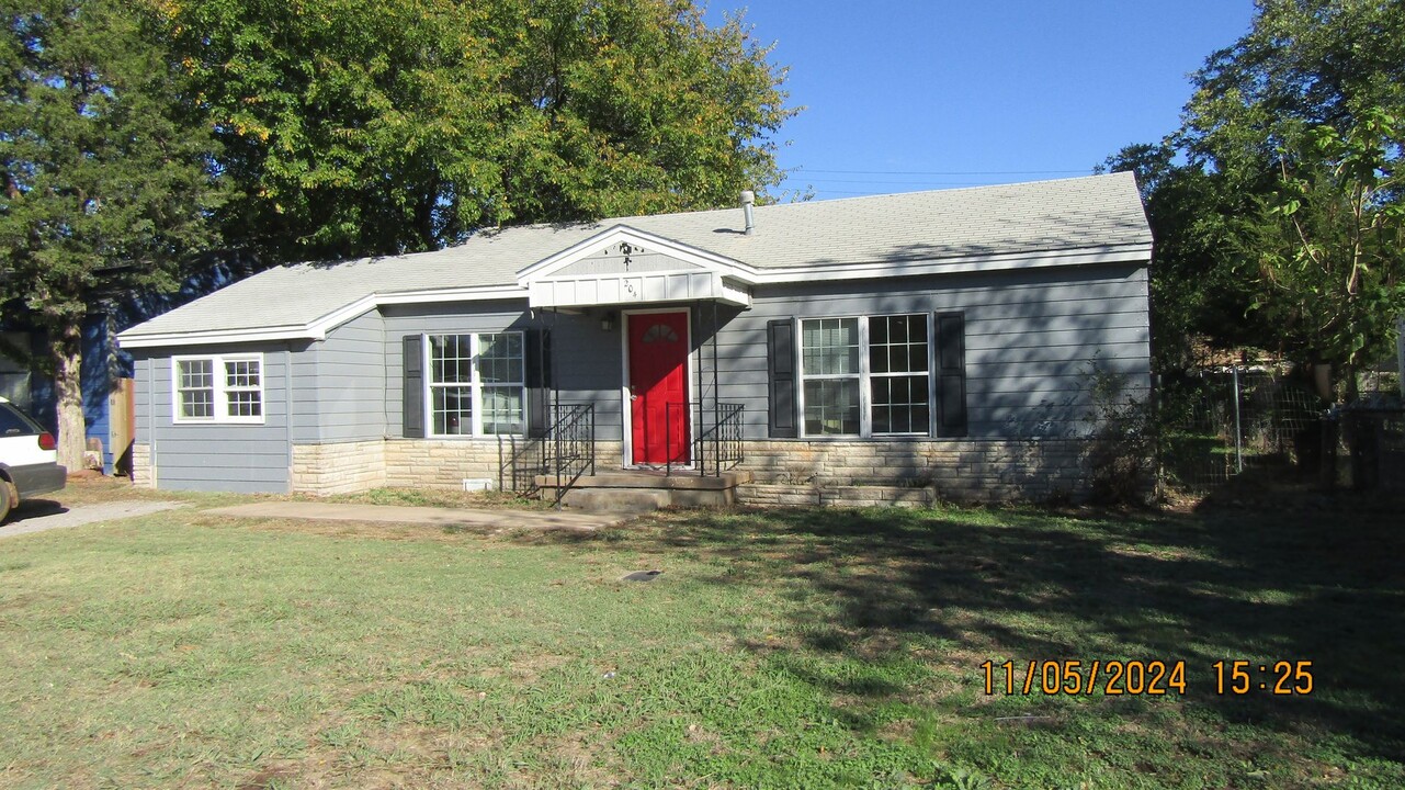 204 SW 24th St in Lawton, OK - Building Photo