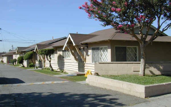 804-828 E Nocta St in Ontario, CA - Building Photo - Building Photo