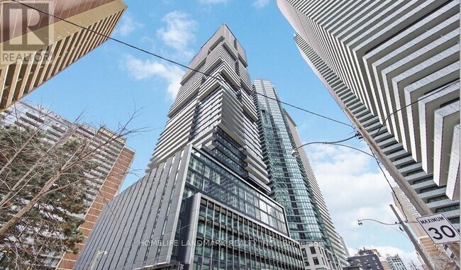 55 Charles St E in Toronto, ON - Building Photo - Building Photo