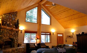 957 Tata Ln in South Lake Tahoe, CA - Building Photo - Building Photo