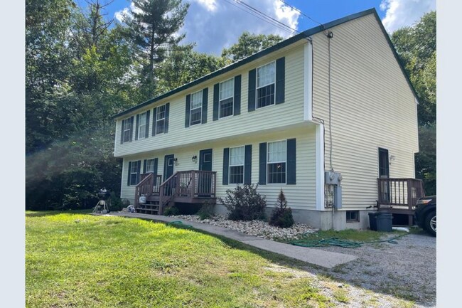 623B River Rd in Weare, NH - Foto de edificio - Building Photo