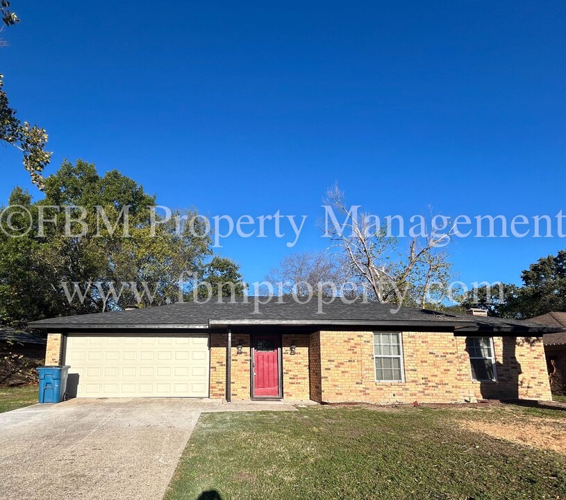 348 Wesley Dr in Corsicana, TX - Building Photo