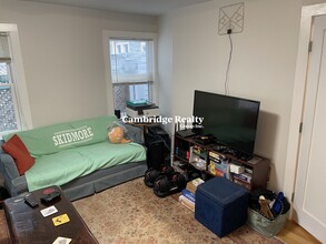 119 Pleasant St, Unit T in Cambridge, MA - Foto de edificio - Building Photo