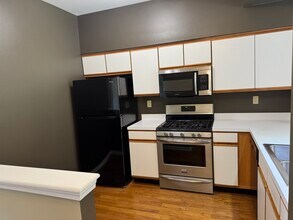 1457 Walnut Hill Ave in St. Charles, IL - Building Photo - Building Photo