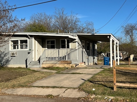 100 Mace St in San Antonio, TX - Building Photo