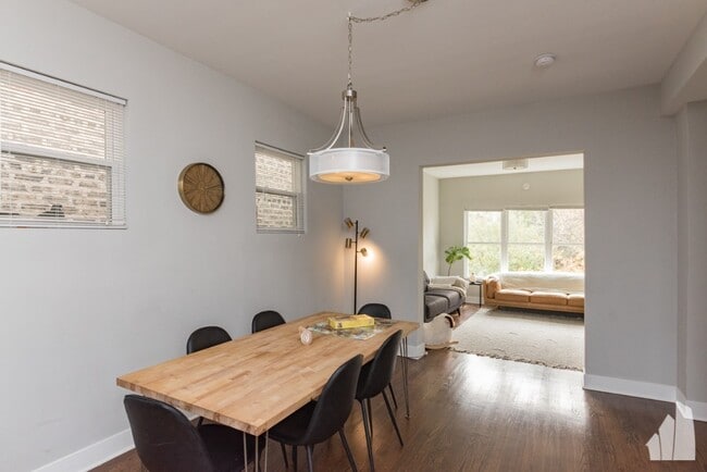 3570 W Dickens Ave, Unit 2 in Chicago, IL - Building Photo - Building Photo