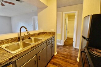 516 S Park Dr in Austin, TX - Building Photo - Building Photo