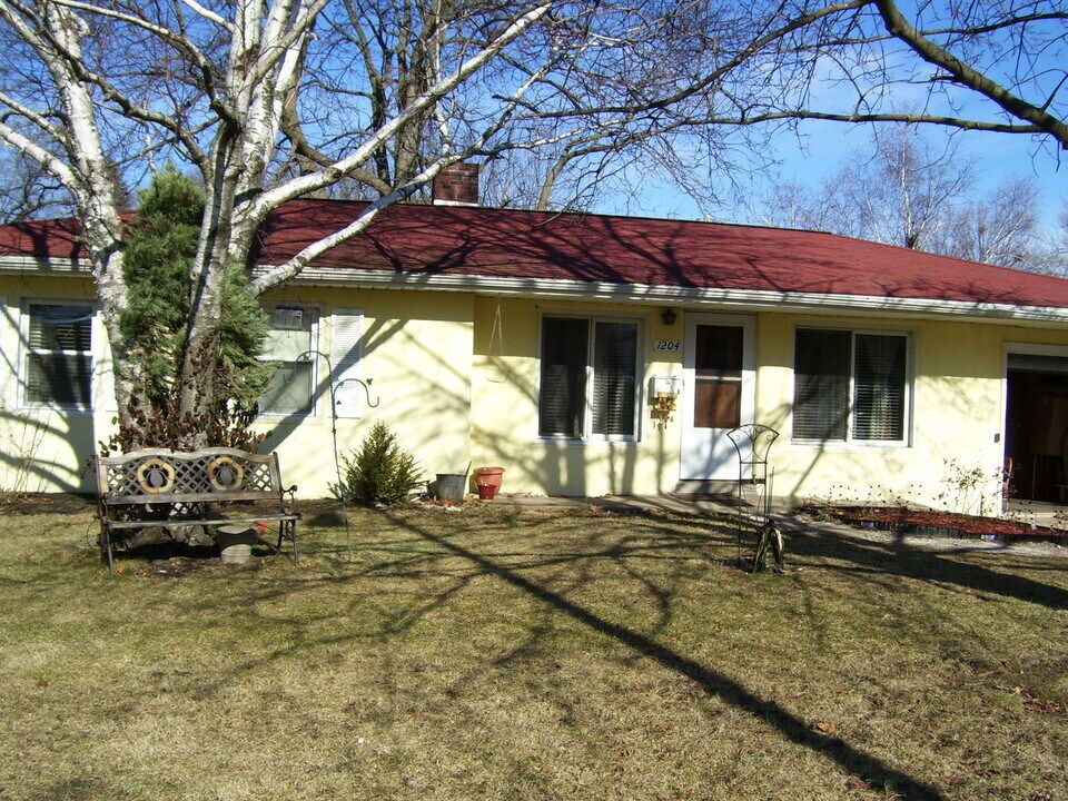 1204 W Springfield Ave in Champaign, IL - Building Photo