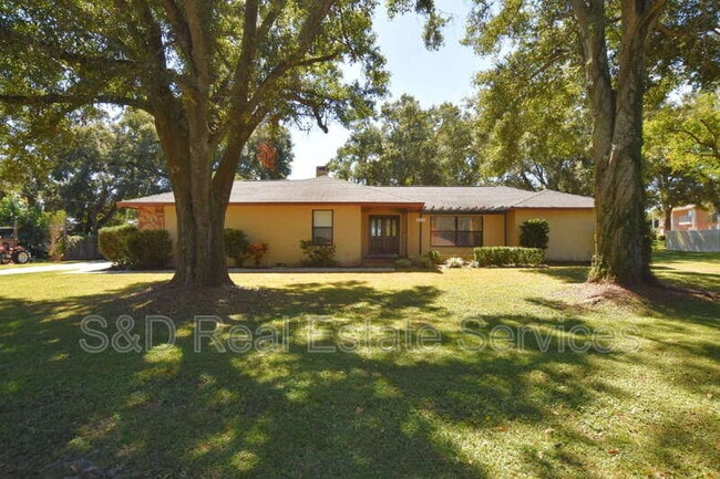 property at 1715 High Point Dr