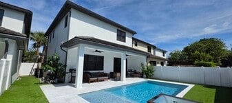 4971 Whispering Way in Fort Lauderdale, FL - Building Photo