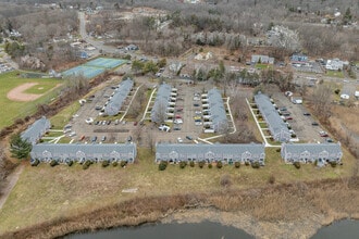 Riverview Crossing Condominiums in Branford, CT - Building Photo - Building Photo