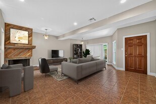 12625 Memorial Dr, Unit 17 in Houston, TX - Building Photo