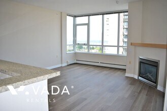 120 16th St W in North Vancouver, BC - Building Photo - Building Photo