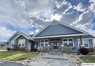 471 Single Tree Ln in Susanville, CA - Foto de edificio - Building Photo