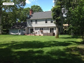 11 Oak Ln in Hampton Bays, NY - Building Photo - Building Photo
