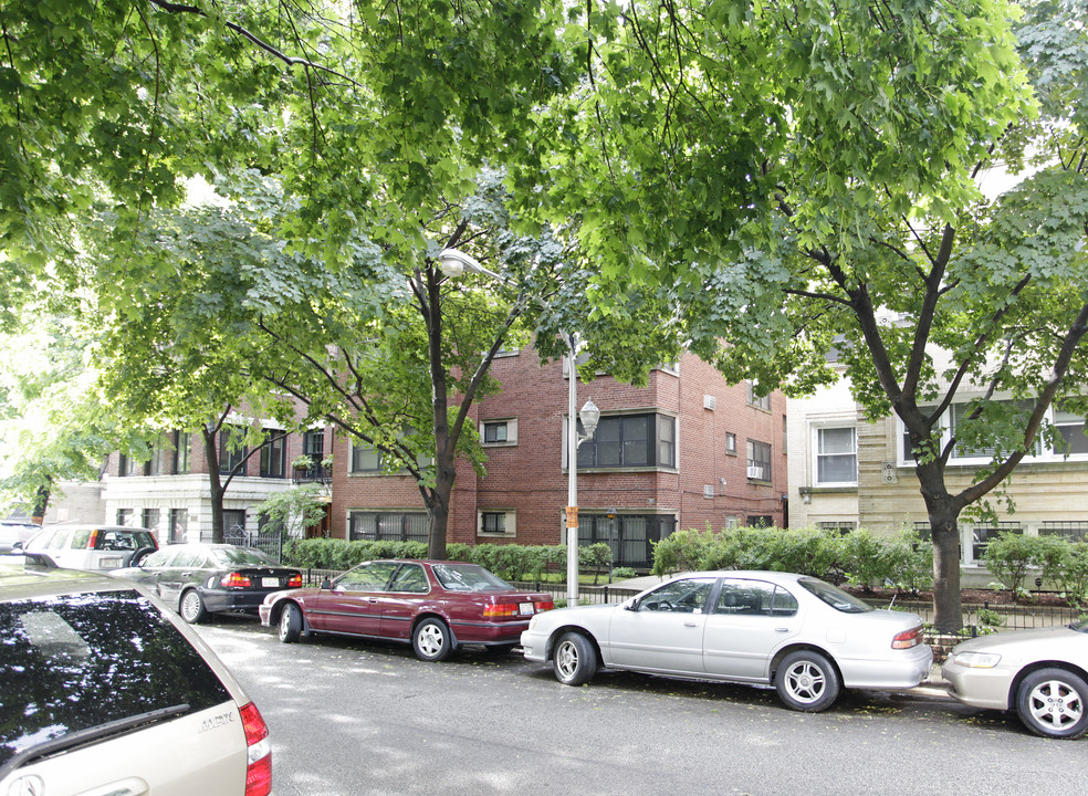 425 W Wellington Ave in Chicago, IL - Foto de edificio