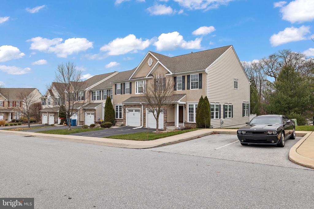 253 Tall Trees Cir in Downingtown, PA - Building Photo