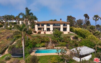 5849 Filaree Heights Rd in Malibu, CA - Building Photo - Building Photo