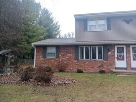 117 Hilly Oak Dr in Delafield, WI - Building Photo