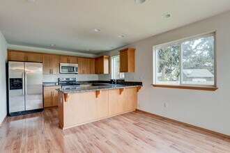 2450 SW Navigator Loop in Oak Harbor, WA - Building Photo - Building Photo