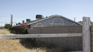 16230 Sequoia Ave in Hesperia, CA - Building Photo - Building Photo