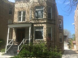 1320 W Carmen Ave, Unit 2 in Chicago, IL - Building Photo