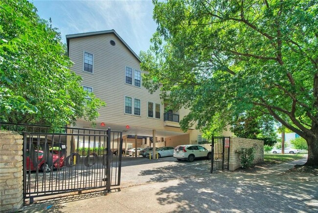711 W 21st St in Austin, TX - Foto de edificio - Building Photo