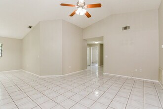 1657 Sunburst Way in Kissimmee, FL - Building Photo - Building Photo